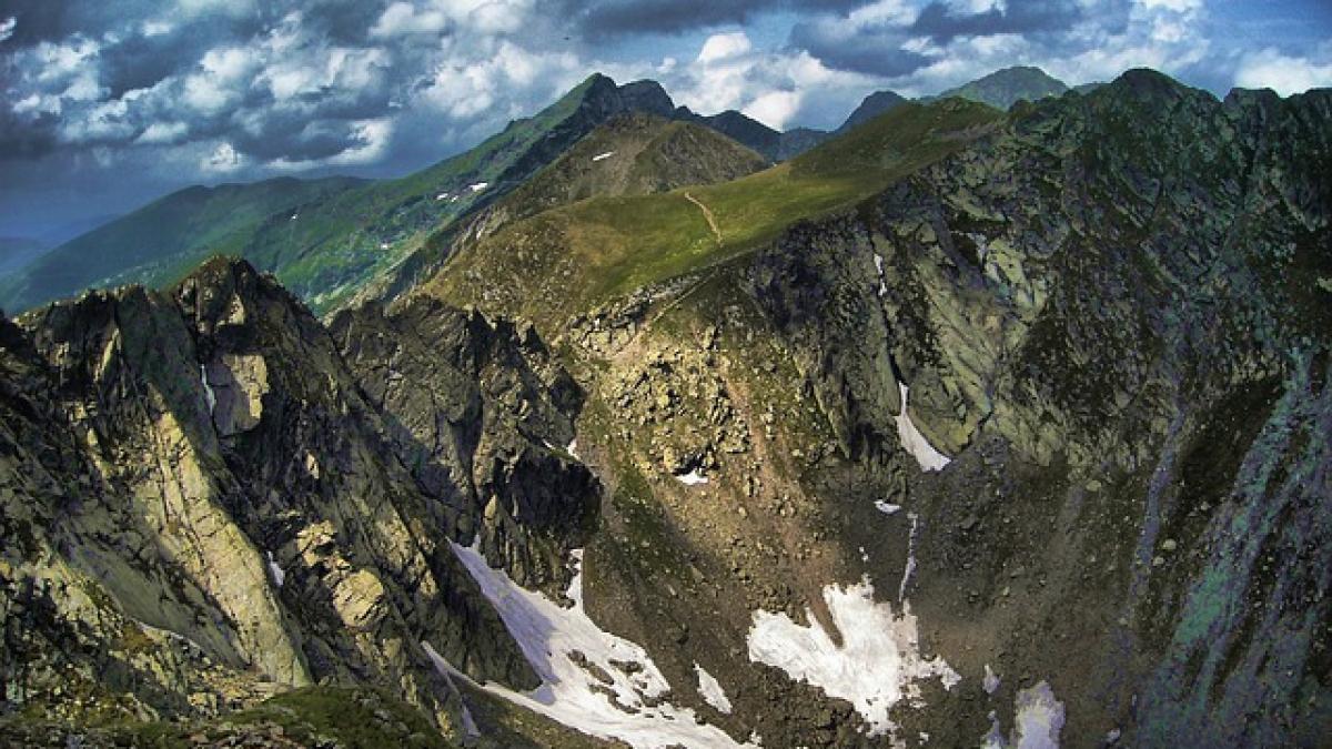 tragedie in fagaras o femeie a fost gasita moarta in prapastie