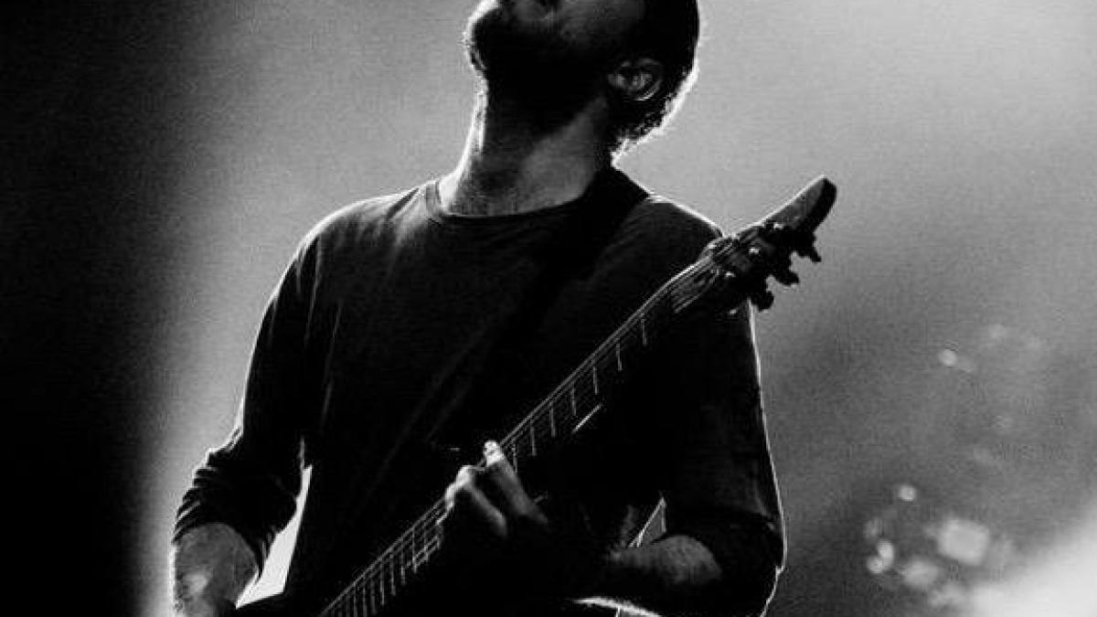 chitaristul trupei architects a murit la varsta de 28 de ani