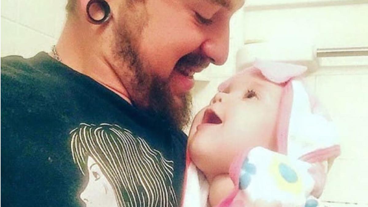 mama si a parasit fetita de o luna apoi tatal micutei i a scris aceasta scrisoare pe facebook