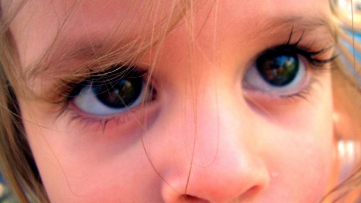 a fost gasita legata de mobila din sufragerie cand au intrebat o cum se numeste politistii au ramas