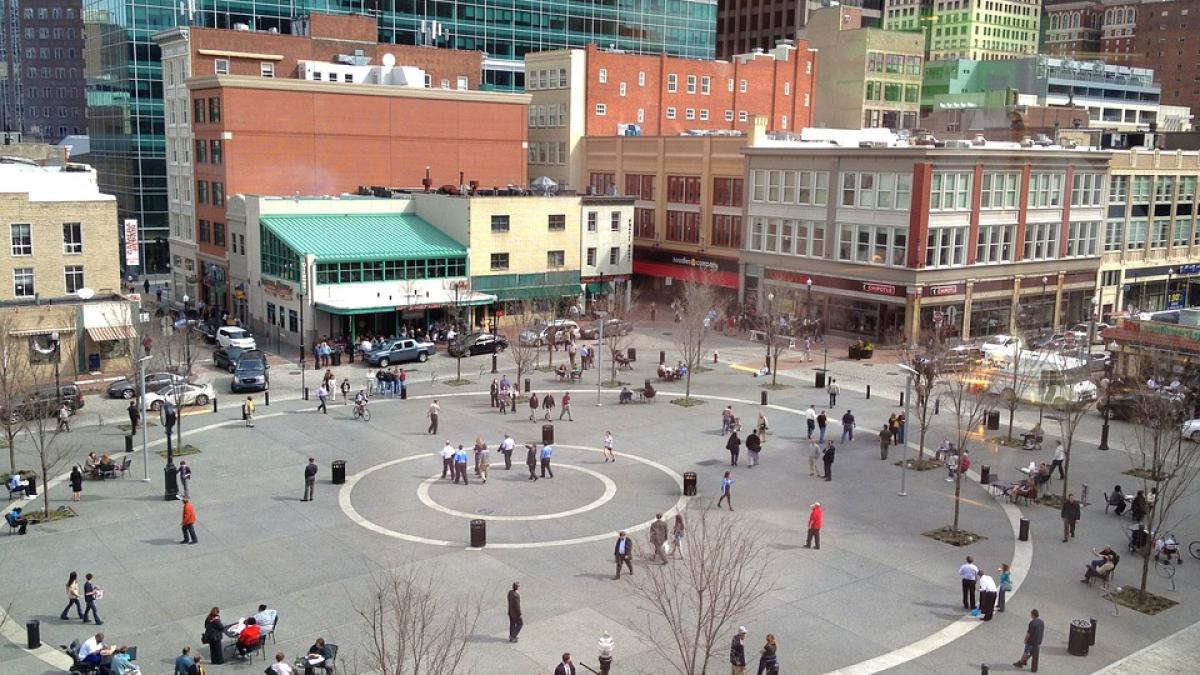 fata baiat cladiri blocat sua