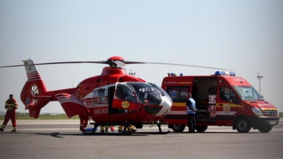 un tir s a rasturnat la intrare pe a4 s a intervenit cu un elicopter smurd