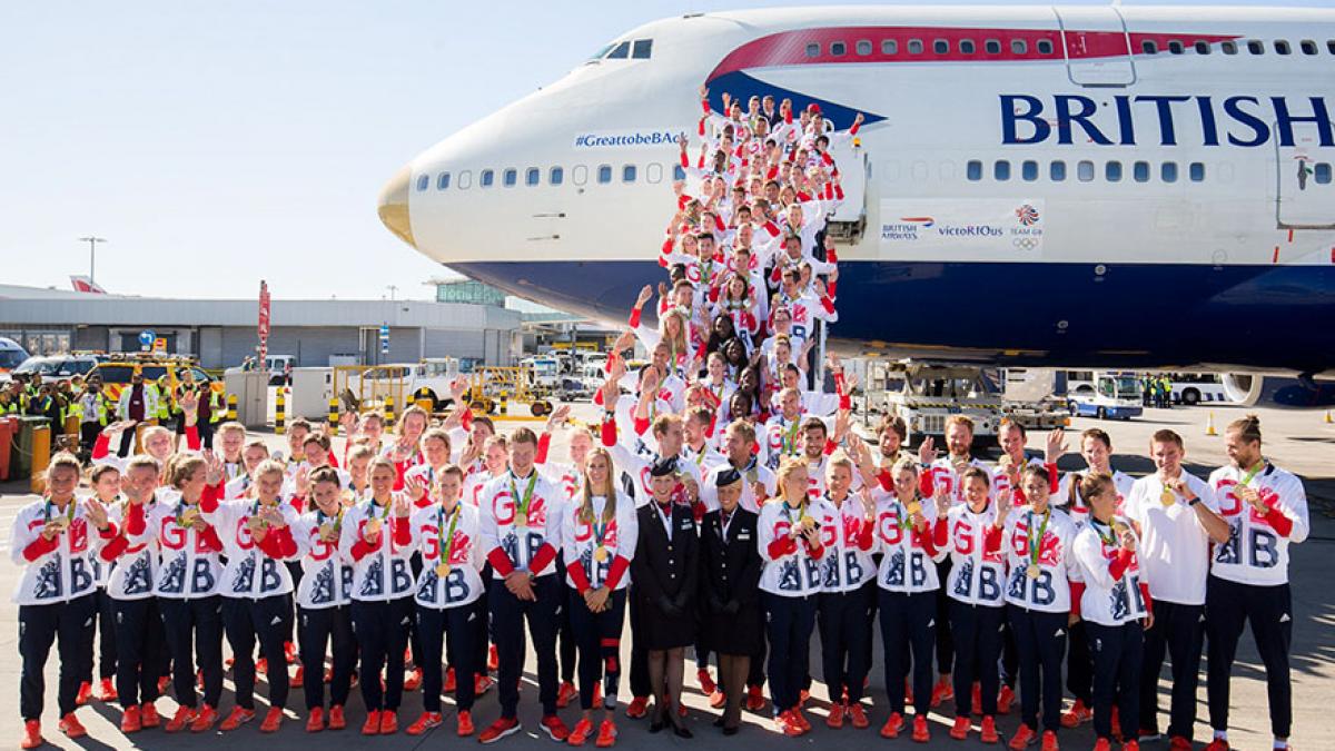 atletii britanici au avut o surpriza de proportii la intoarcerea de la jocurile olimpice provocarea