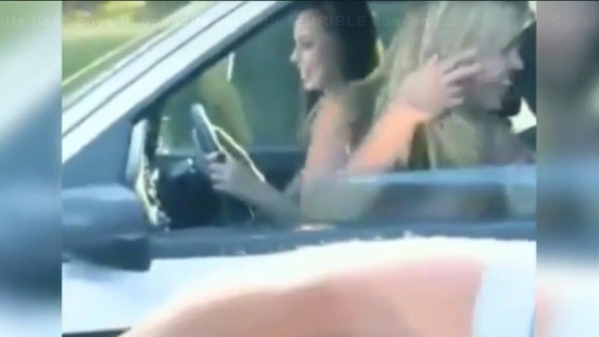 s a oprit la semafor si s a uitat in dreapta in masina alaturata cine era si ce facea blonda