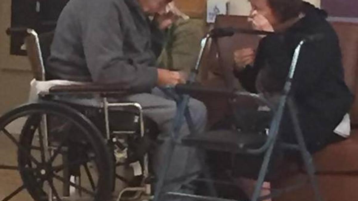 povestea induiosatoare din spatele acestei imagini dupa 62 de ani de casnicie