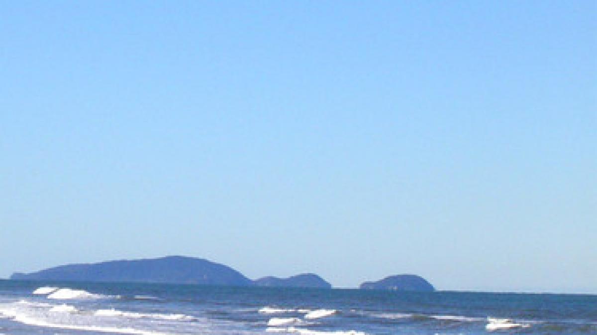 un cuplu a fost salvat de pe o insula nelocuita datorita mesajului sos scris pe nisip