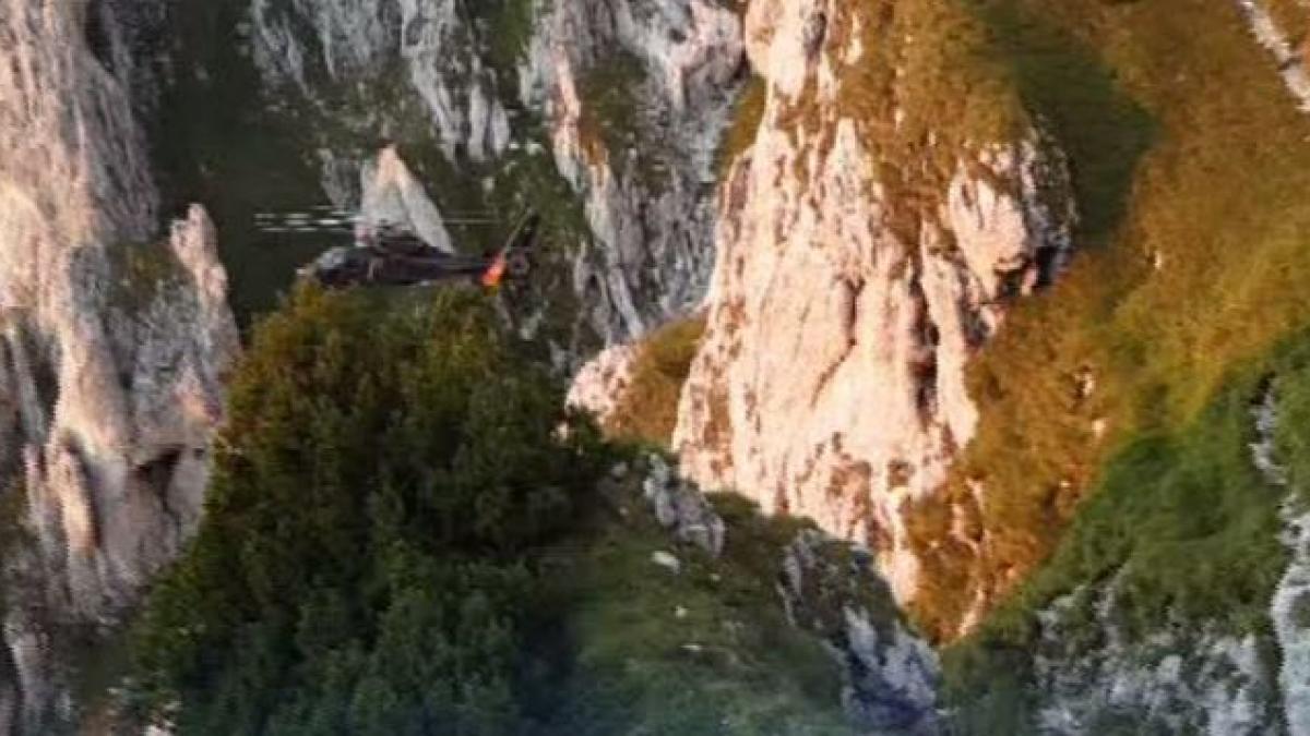 eroul zilei pilotul care a salvat o turista de pe stanca