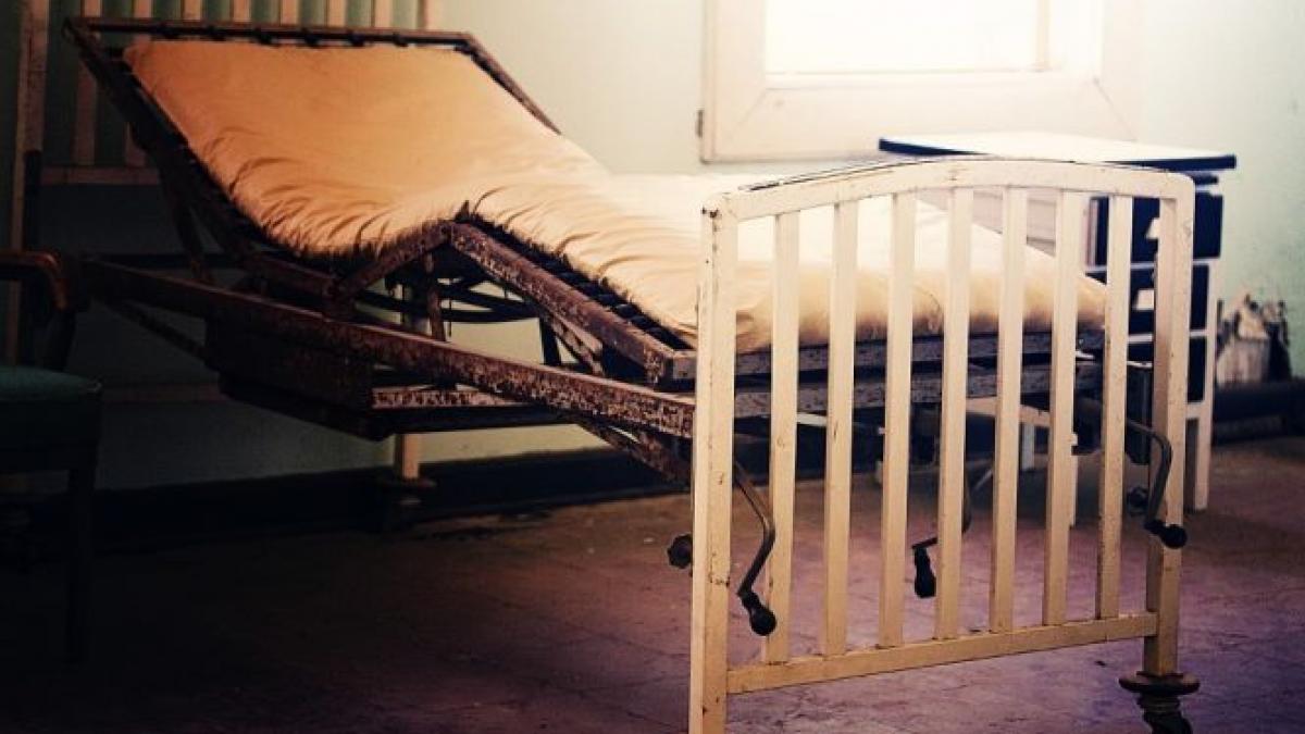 brasov la spitalul clinic de copii se opereaza pe mese din anul 1972