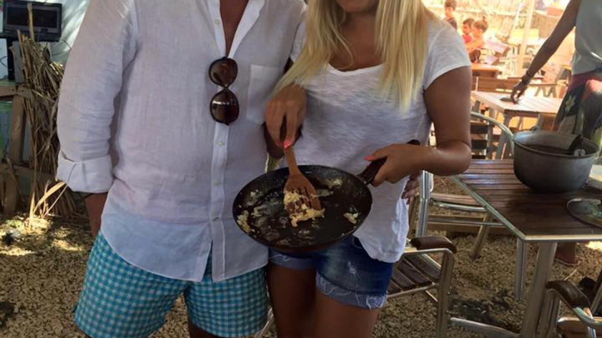 elena udrea isi tine la curent fanii de pe facebook cu schimbarile din viata ei amoroasa precizari