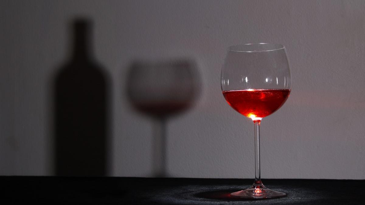 ce se intampla cu femeile care beau un pahar de vin in fiecare zi efectele sunt dramatice