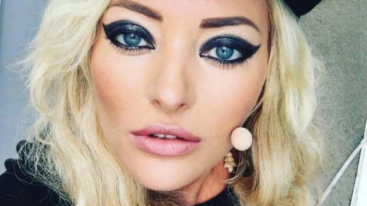 delia schimbare spectaculoasa de look cum arata artista bruneta si cu parul scurt