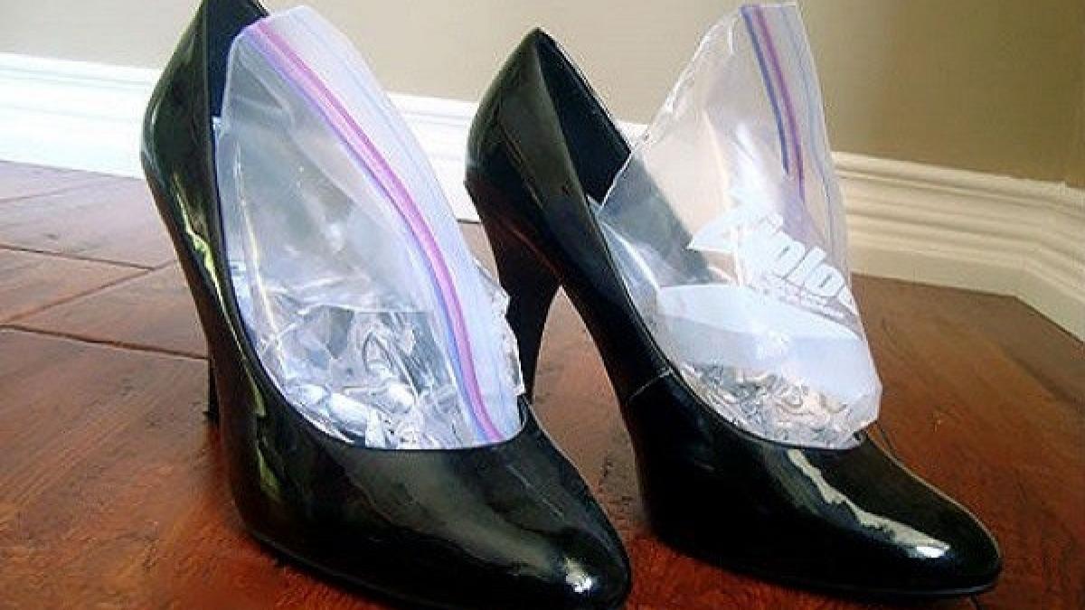 te strang pantofii incearca trucul asta genial care te scapa de probleme