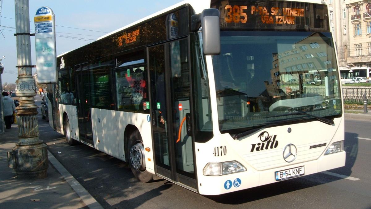 un autobuz ratb a fost implicat intr un accident langa parlament mai multi calatori au fost