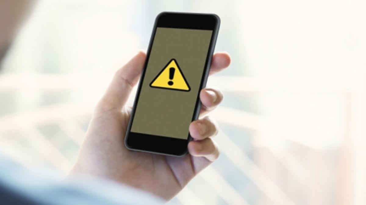 la ce pericole te expui cand iti imprumuti telefonul altcuiva si cum sa le eviti