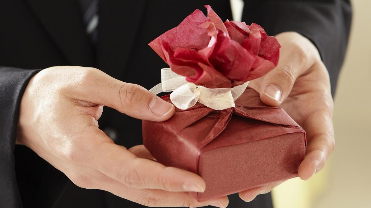 au deschis un cadou de nunta dupa noua ani ce se afla inauntru le a salvat casnicia