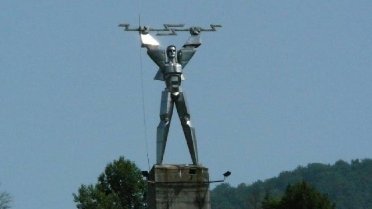 cum a aparut prometeu langa barajul vidraru monumentul starneste reactii internationale