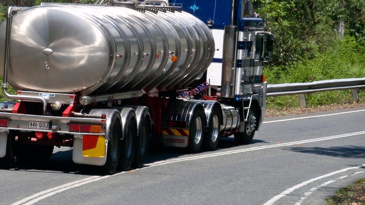 Accident cu o cisternă cu benzină şi două TIR-uri, la Buzău. ISU a instituit Cod ROȘU