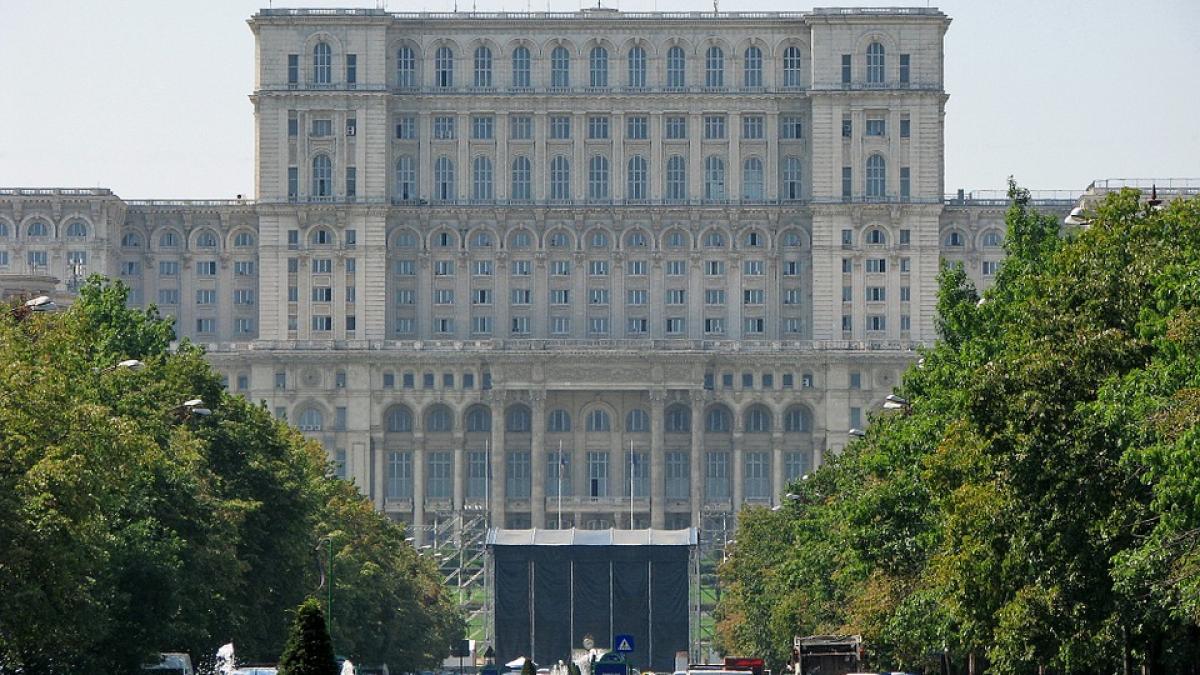 parlament aer conditionat serviciu datorie