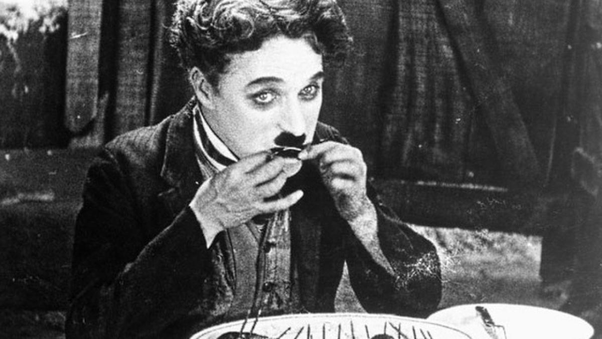 zece povesti incredibile peripetiile lui napoleon einstein sau charlie chaplin in viata de apoi