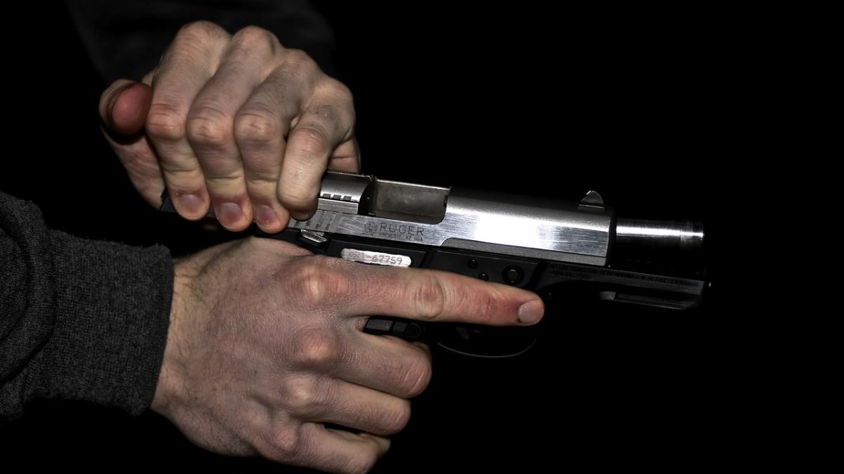 gunnn.jpg