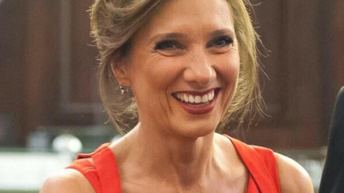 imagini fabuloase cu sotia presedintelui cum a iesit in public carmen iohannis