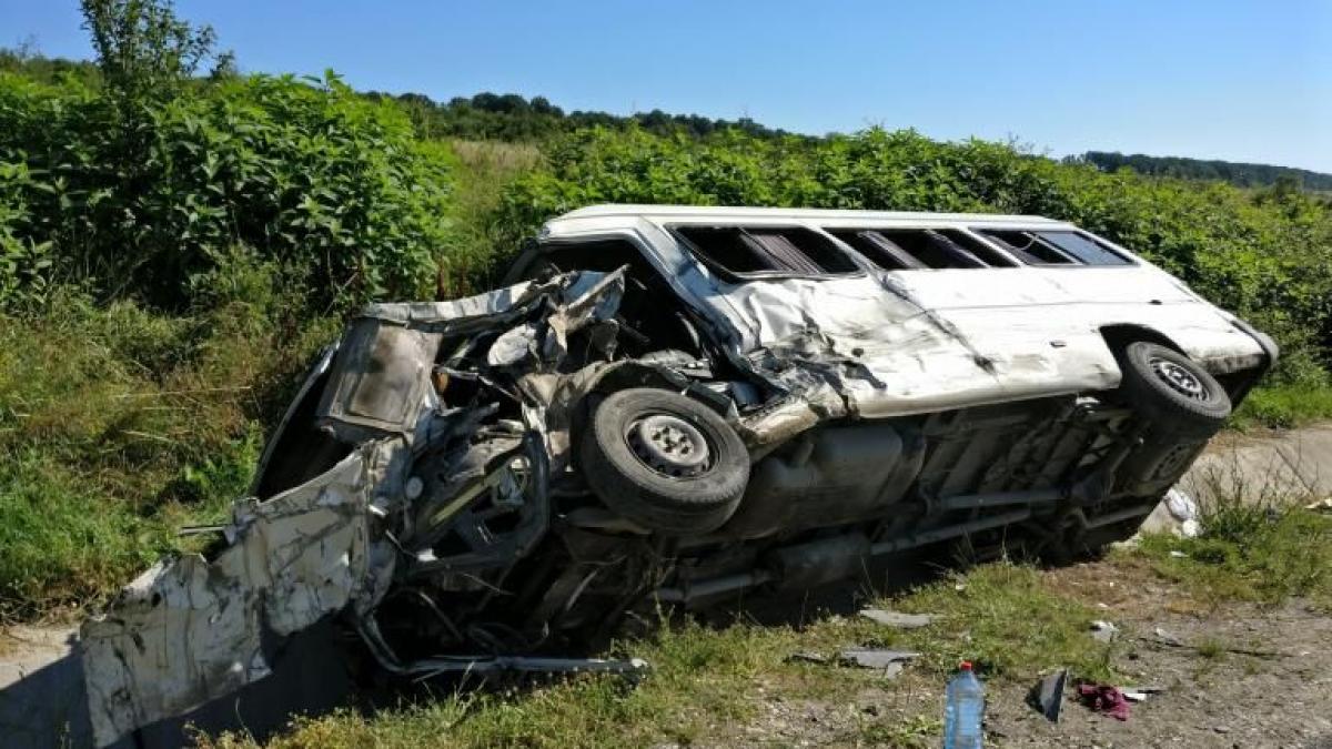 accident cu un microbuz si un autoturism in ilfov noua persoane au ajuns la spital