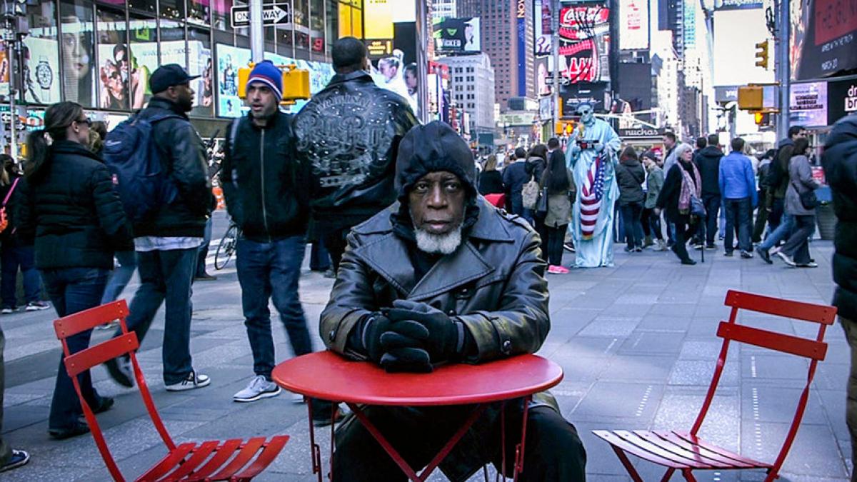 cum vede acest om lumea in care traim dupa 44 de ani in puscarie