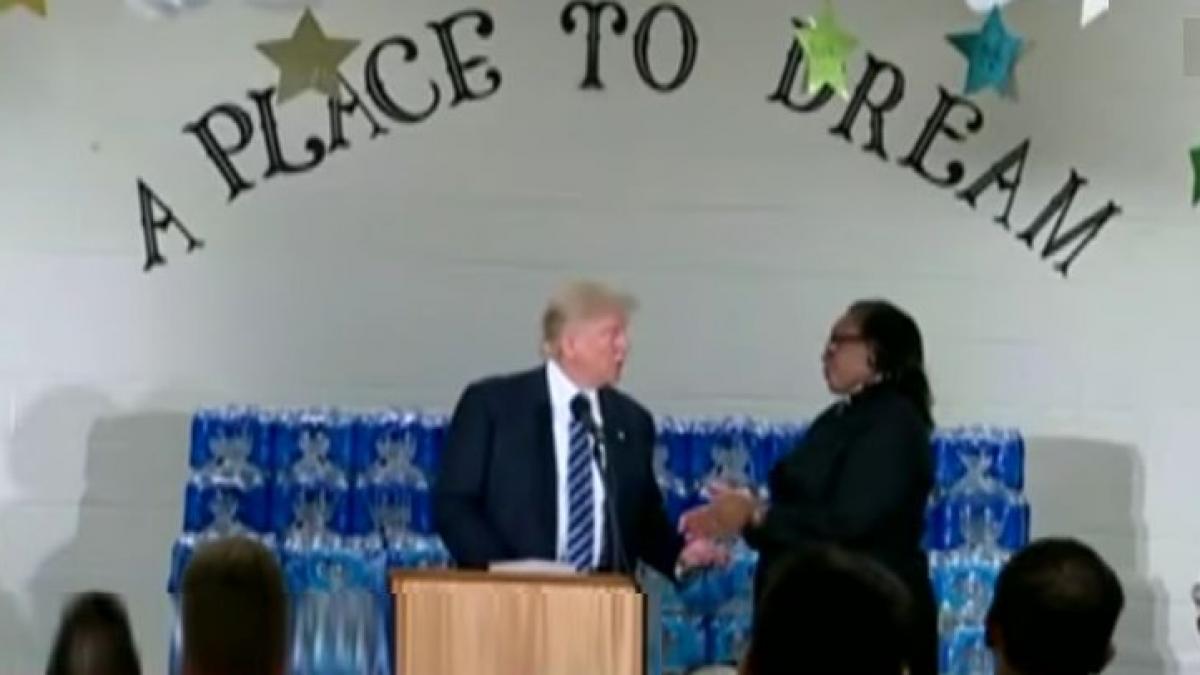 donald trump episod jenant intr o biserica din sua cum a reactionat cand un pastor i a intrerupt