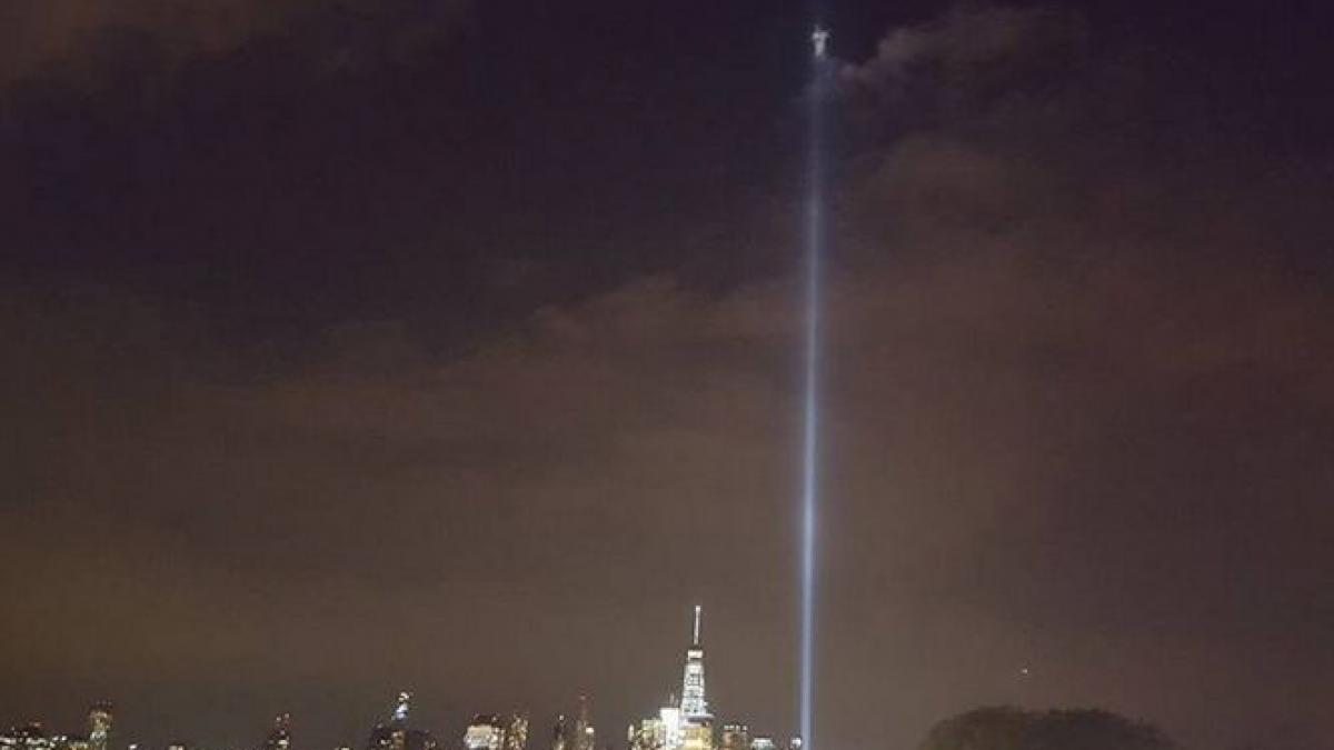 ingerul de la world trade center povestea extraordinara din spatele unei fotografii