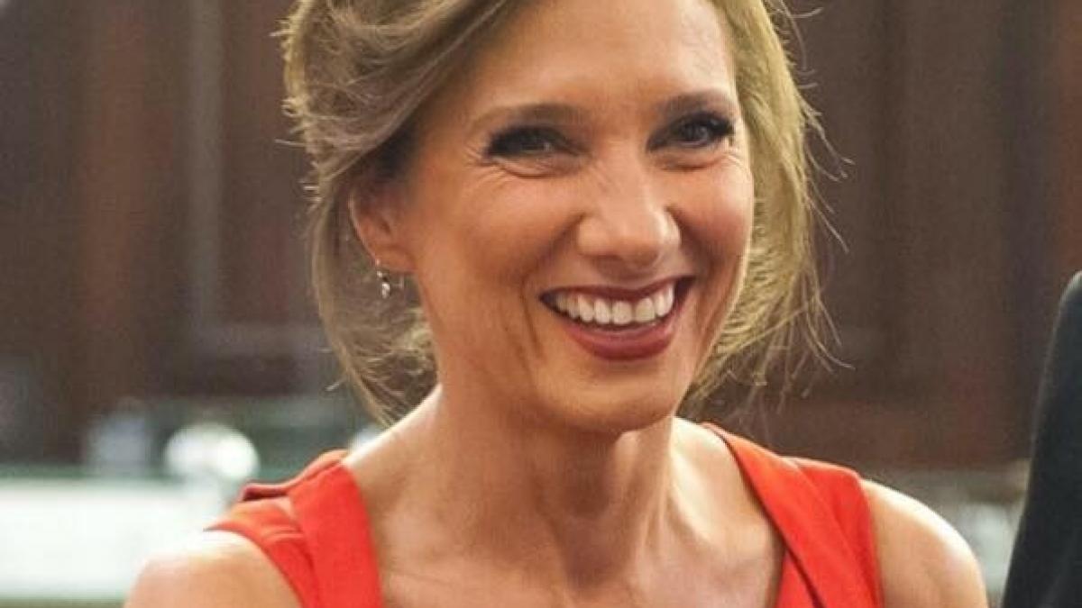 reactia lui carmen iohannis dupa ce dana nalbaru si dragos bucur au decis sa si retraga copilul de