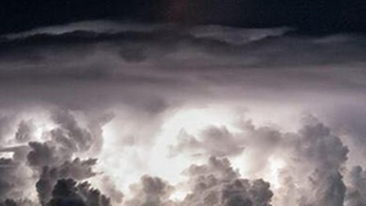 furtuna vazuta din avion