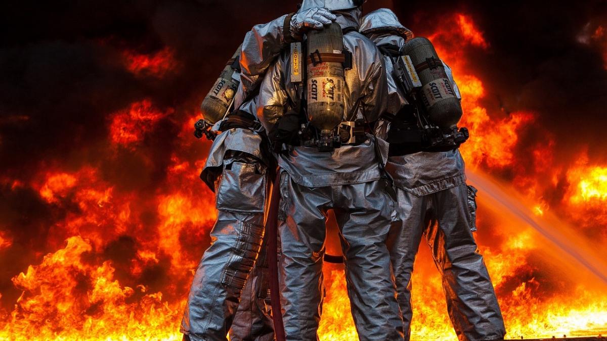 incendiu tabara refugiati grecia flacari