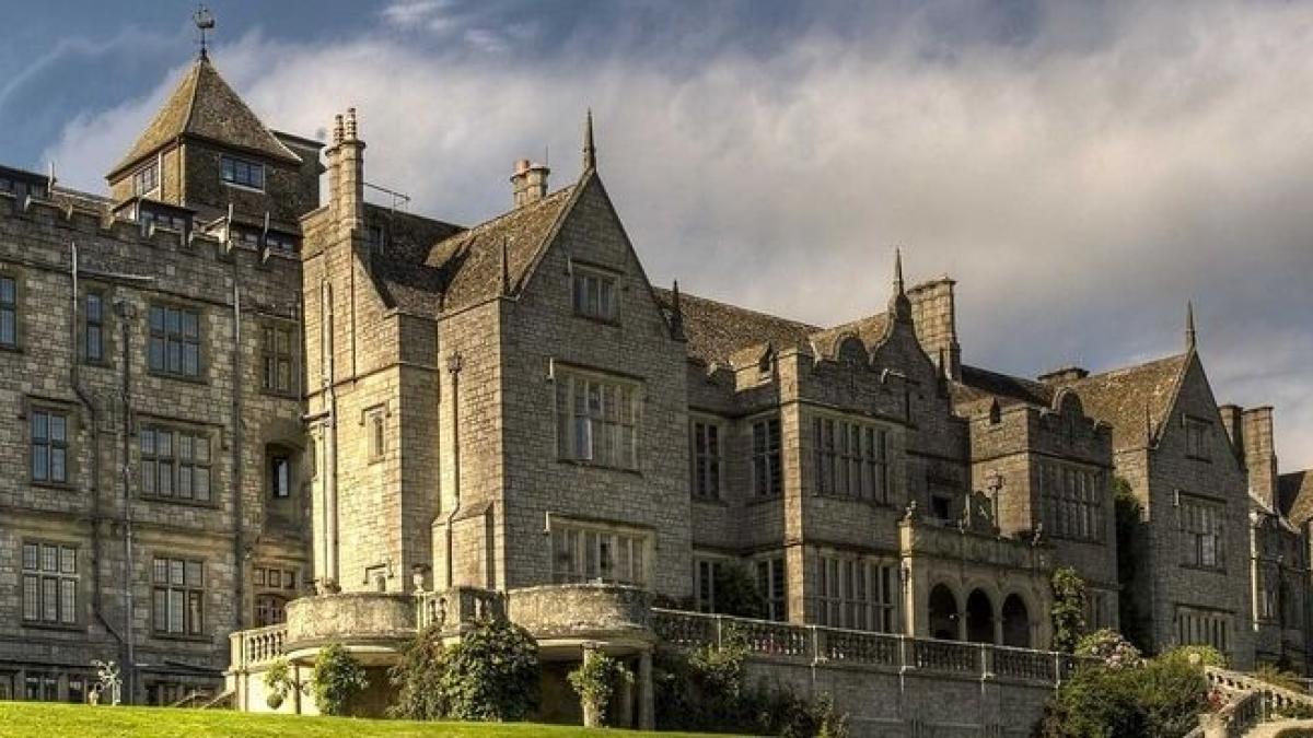 incident socant in marea britanie 13 oameni au cazut in gol dupa prabusirea balconului unei cladiri