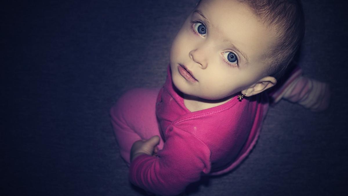 nu ti lasa niciodata copilul sa stea asa pericolul este urias