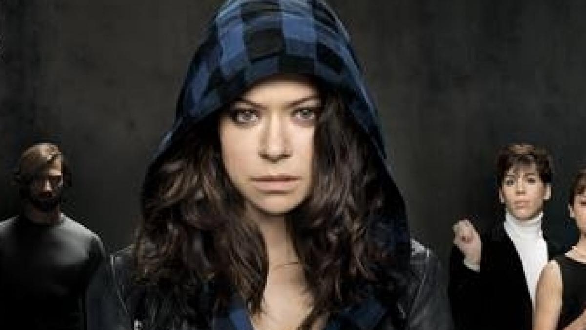 o romanca castigatoarea premiului emmy pentru cea mai buna actrita tatiana maslany a stralucit pe