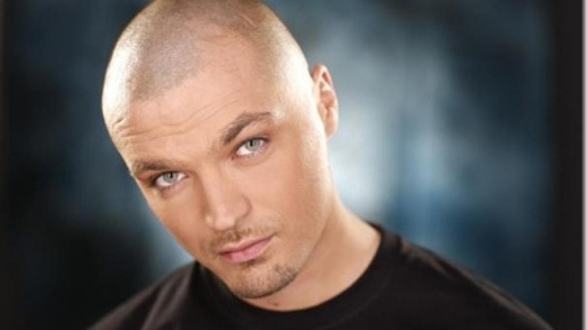 pe puya il stie o tara intreaga insa pe fratele lui nu l ai vazut pana acum cum arata razvan