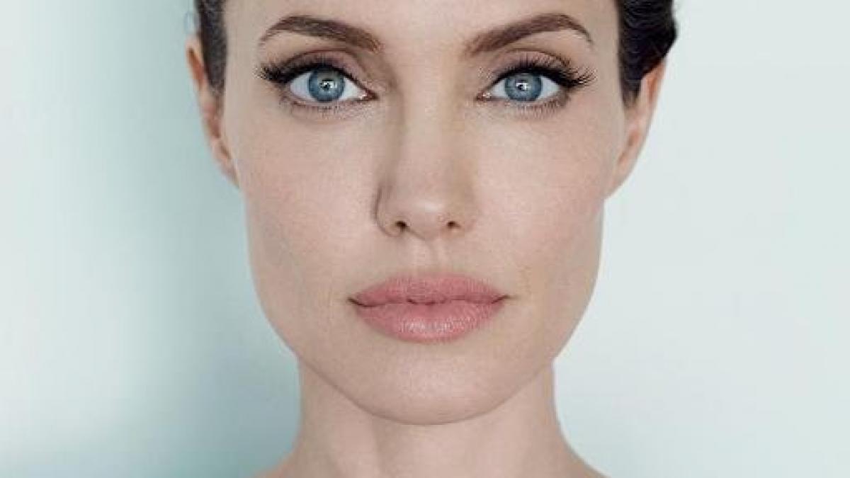 ce a facut angelina jolie cu doar cateva luni inainte sa anunte ca divorteaza a fost orbita de