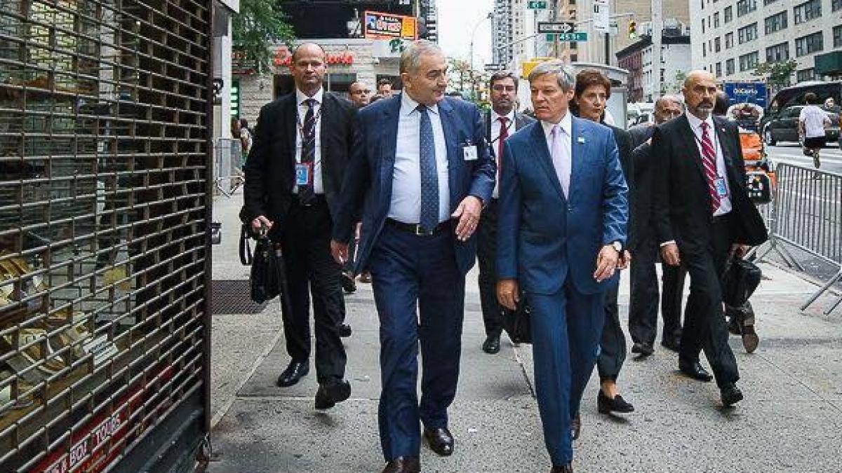 dacian ciolos in centrul unei gafe la new york ce apare in fotografia postata pe facebook de premier