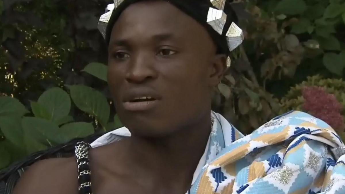 un rege din africa a emigrat in canada unde munceste ca sa faca rost de bani pentru supusii lui