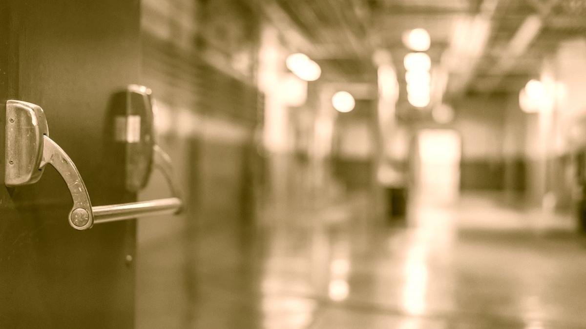 bebelusi in cutii de carton pe post de incubatoare imagini cu cele mai mici victime ale crizei din