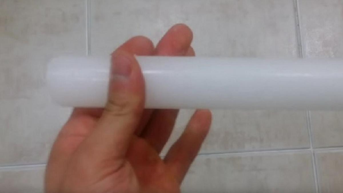 video genial uite cum poti sa cureti gresia si faianta din baie cu o lumanare