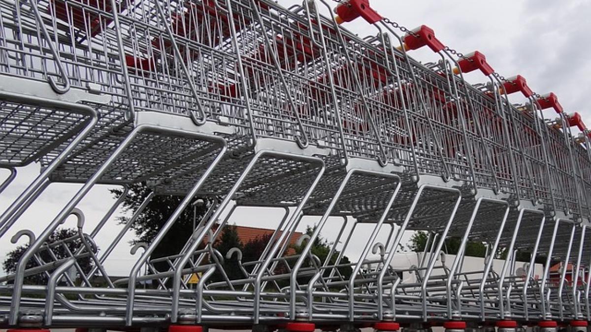 un cunocut supermarket isi va schimba numele