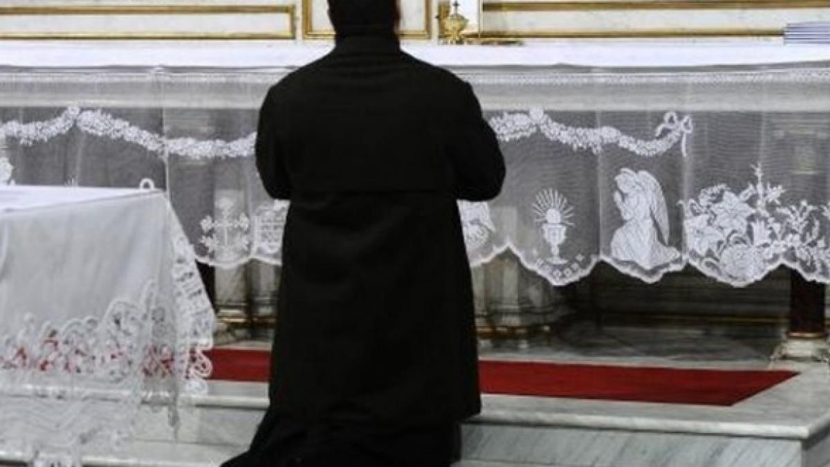 un preot declarat rapit la politie a fost gasit intr un hotel in compania unui minor de 16 ani