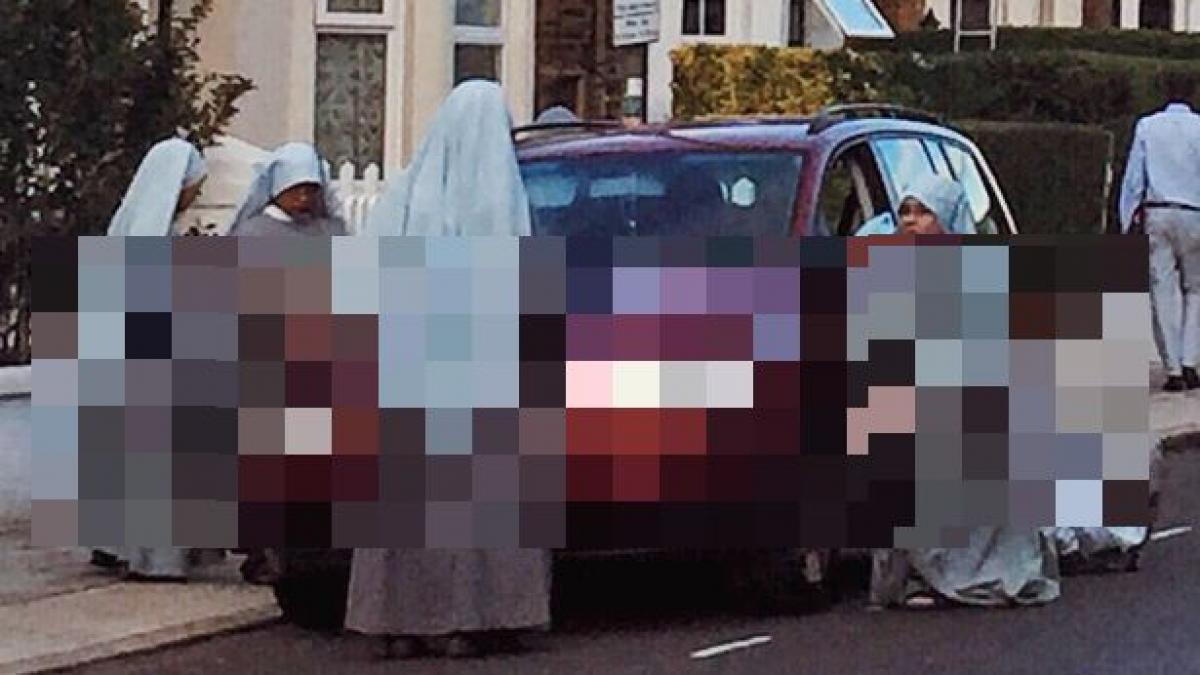 ce fac cinci calugarite la marginea unei strazi din londra imaginea a ajuns virala pe internet
