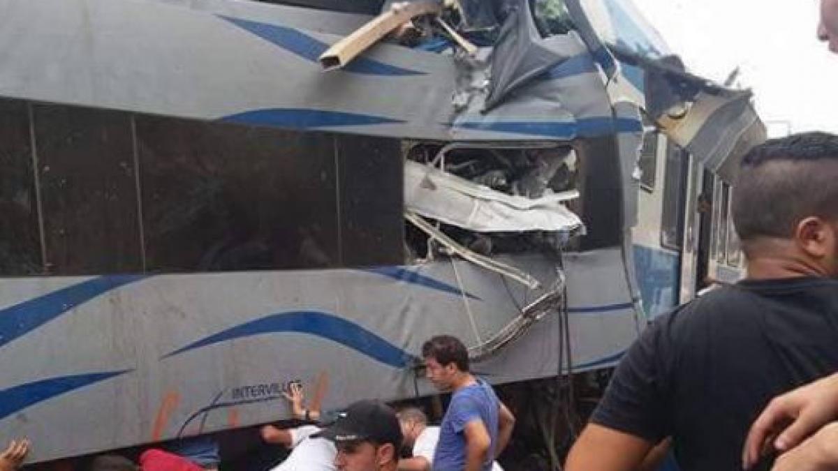 grav accident feroviar in algeria unde doua trenuri de pasageri s au ciocnit pe linie