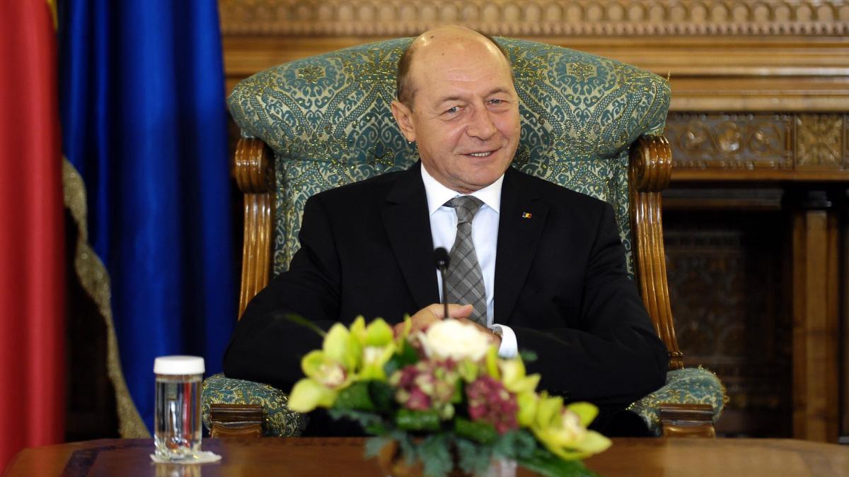 mosia lui basescu de la nana pe profit chiar si pe seceta ce intelegere are cu arendasul terenului