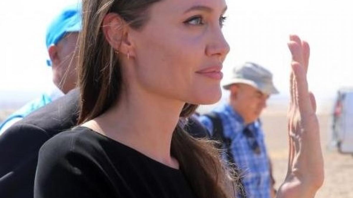 angelina jolie camera lorzilor parlament