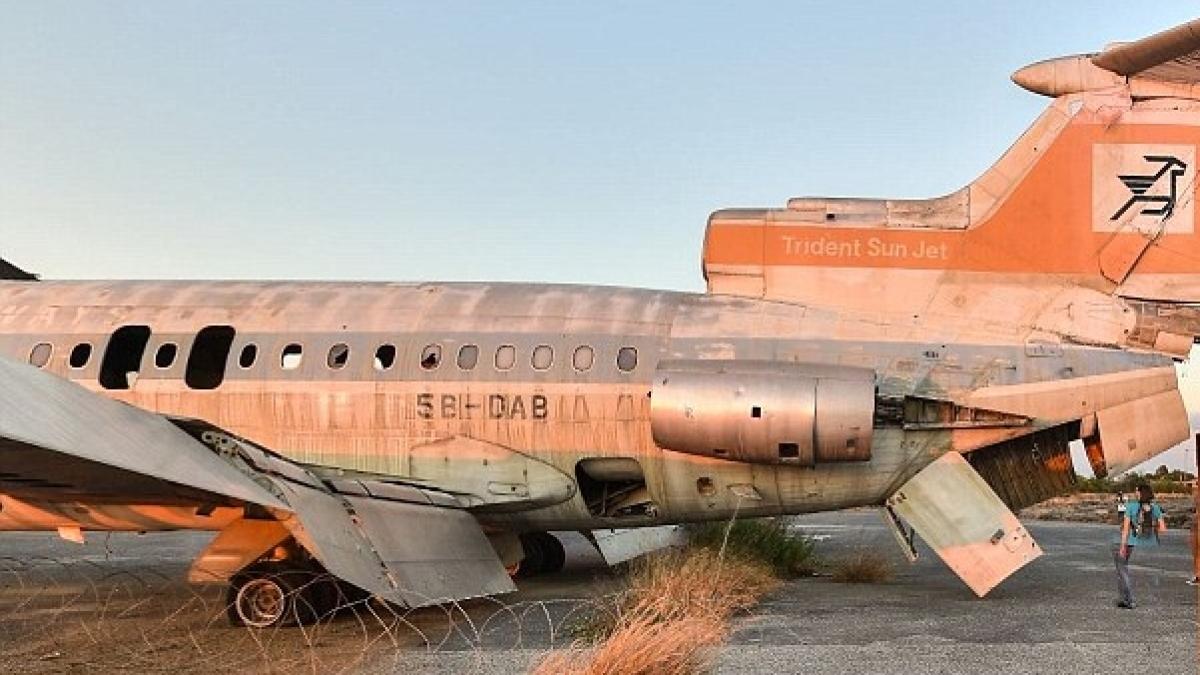 niciun avion de linie nu a mai aterizat aici de peste 40 de ani imagini din aeroportul abandonat