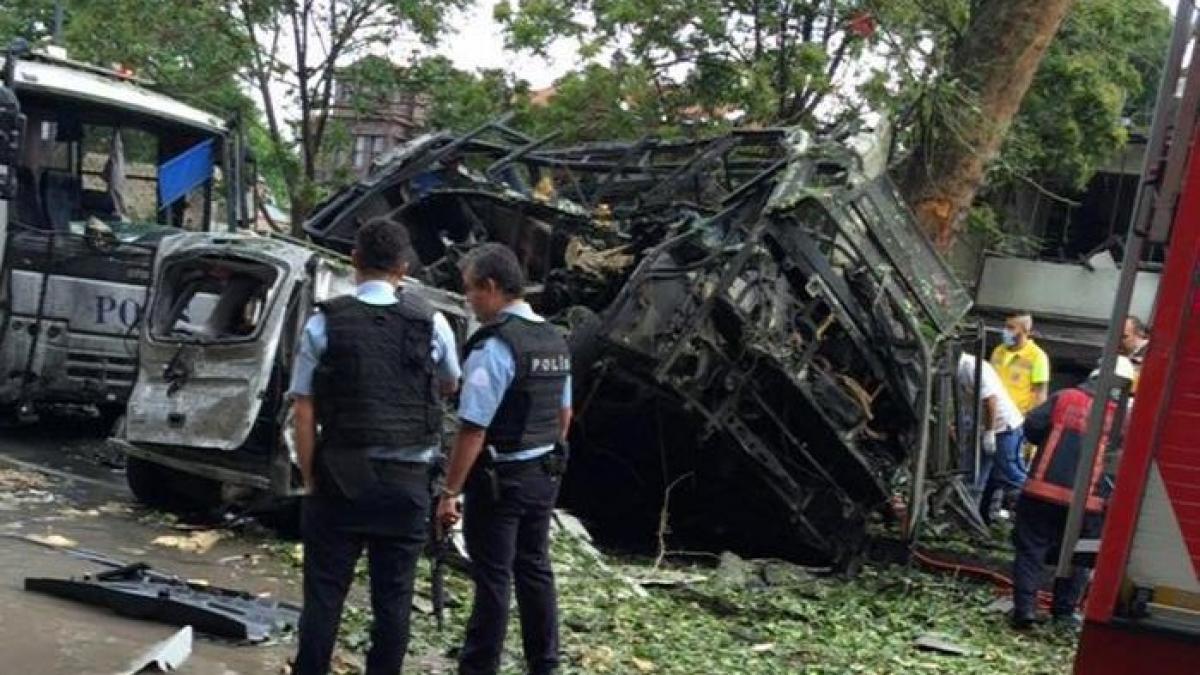 explozie puternica pe o sosea din turcia opt militari au fost raniti