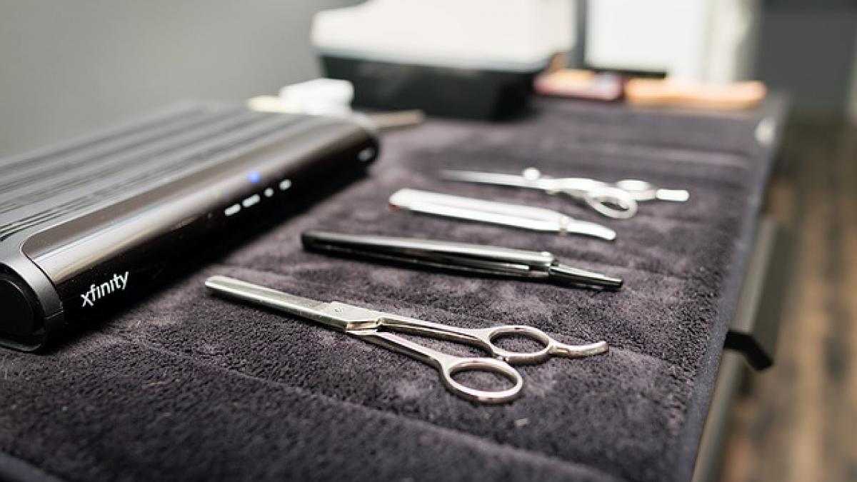 se intampla in romania o coafeza a devenit sefa de spital iar o ospatarita este administratorul